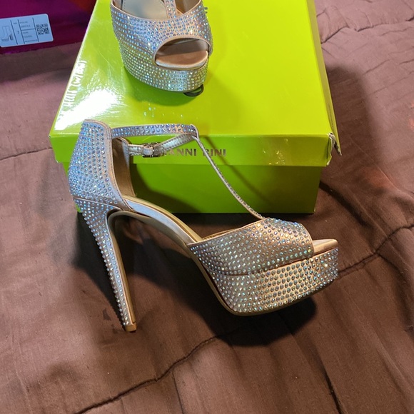 Platform Peep-Toe Sparkly Heels.  Gianni Bini Brand. EUC - Picture 15 of 16
